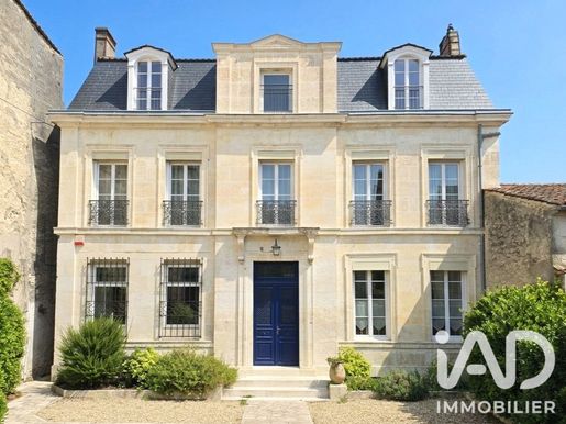 Maison 12 pièces 343 m² · à Cognac · 343 m² · 900 000 €