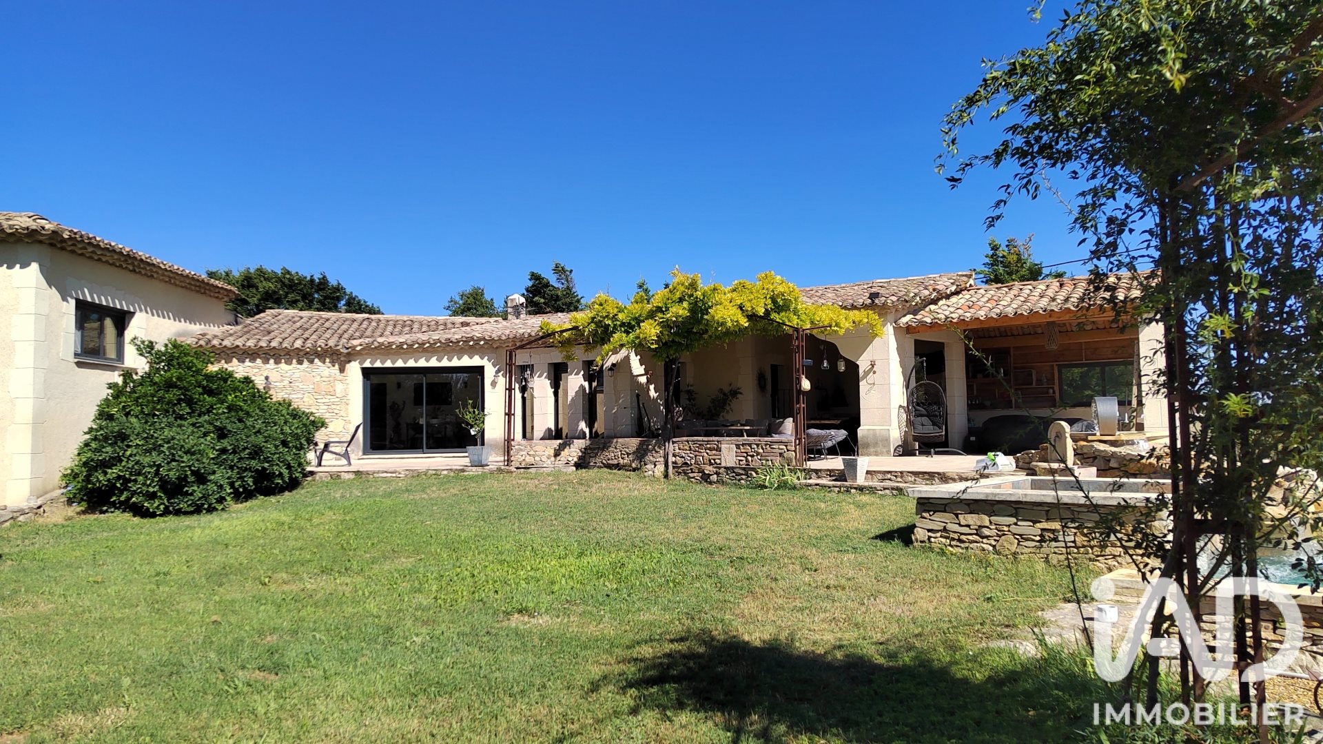 Maison à vendre, 181m², Sainte-Cécile-les-Vignes