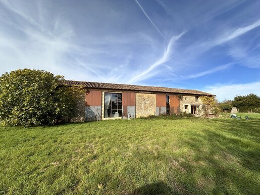 Maison 5 pièces 320 m² · à Clussais-la-Pommeraie · 320 m² · 148 500 €