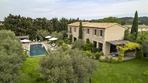 Maison 8 pièces 250 m² · à Eygalières · 250 m² · 3 500 000 €