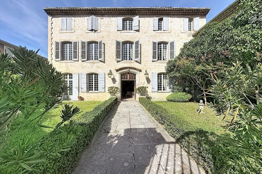 Maison 21 pièces 472 m² · à Apt · 472 m² · 845 000 €