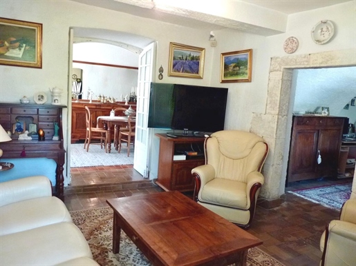 Maison 10 pièces 151 m² · à Eygalières · 151 m² · 725 000 €