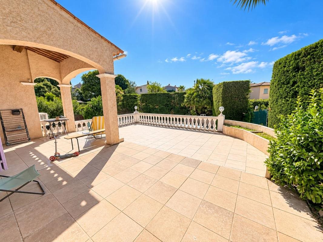 Maison à vendre, 210m², La Roquette-sur-Siagne
