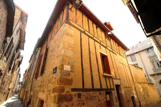Maison 5 pièces 106 m² · à Villefranche-de-Rouergue · 106 m² · 68 000 €