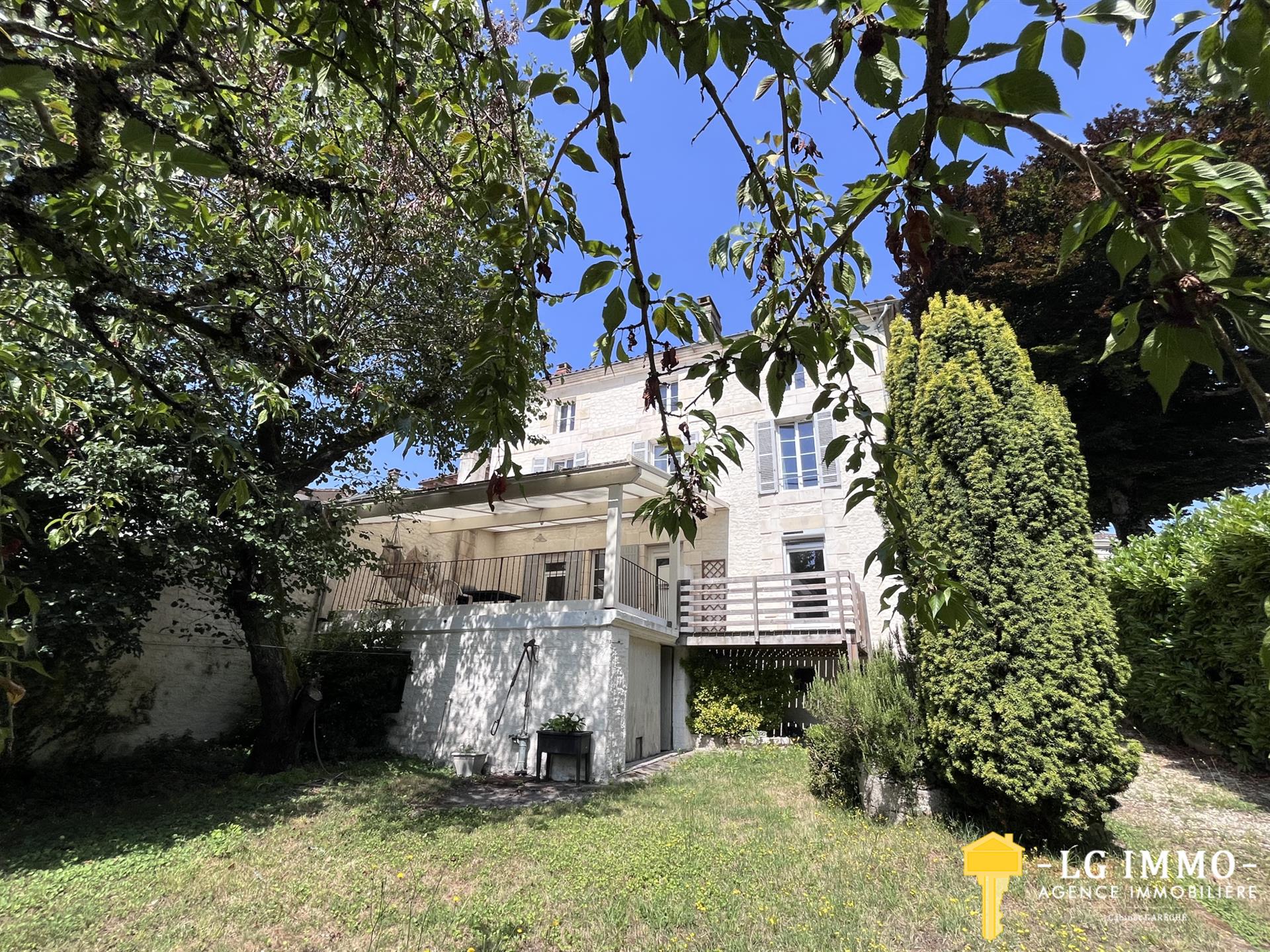 Maison à vendre, 322m², Mortagne-sur-Gironde
