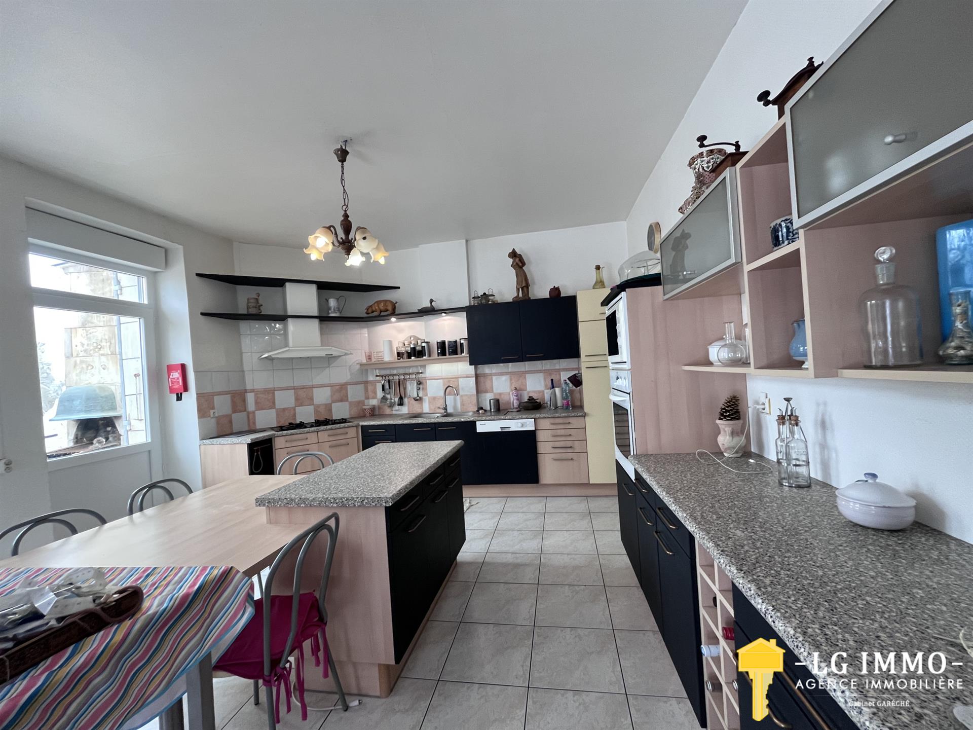 Maison à vendre, 322m², Mortagne-sur-Gironde