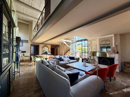 Maison 8 pièces 223 m² · à Lambesc · 223 m² · 900 000 €