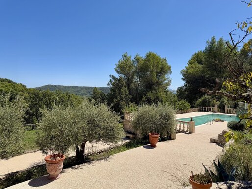 Maison 11 pièces 226 m² · à Cadenet · 226 m² · 992 750 €