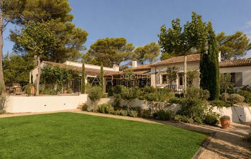Maison 8 pièces 263 m² · à Jonquières · 263 m² · 1 985 500 €
