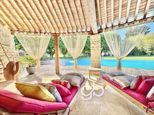 Maison 10 pièces 400 m² · à Sommières · 400 m² · 2 750 000 €
