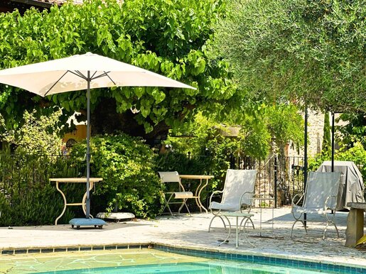 Maison 14 pièces 447 m² · à Sommières · 447 m² · 790 000 €