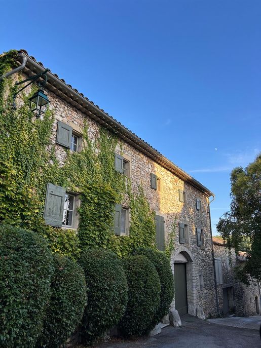 Maison 10 pièces 342 m² · à Uzès · 342 m² · 950 000 €