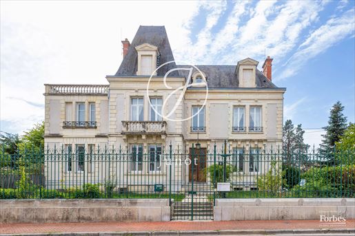 Maison 28 pièces 564 m² · à Sancoins · 564 m² · 830 000 €