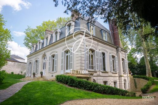 Maison 10 pièces 339 m² · à Sens · 339 m² · 1 350 000 €