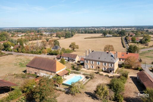 Maison 30 pièces 433 m² · à Fours · 433 m² · 550 000 €
