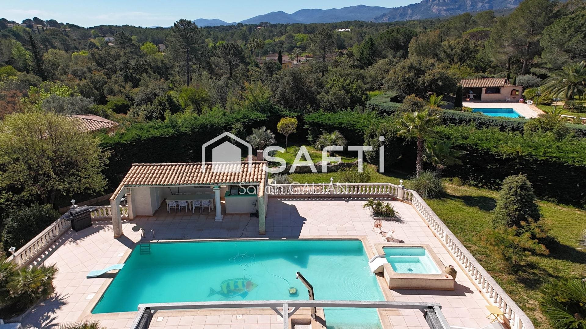 Maison à vendre, 257m², Roquebrune-sur-Argens
