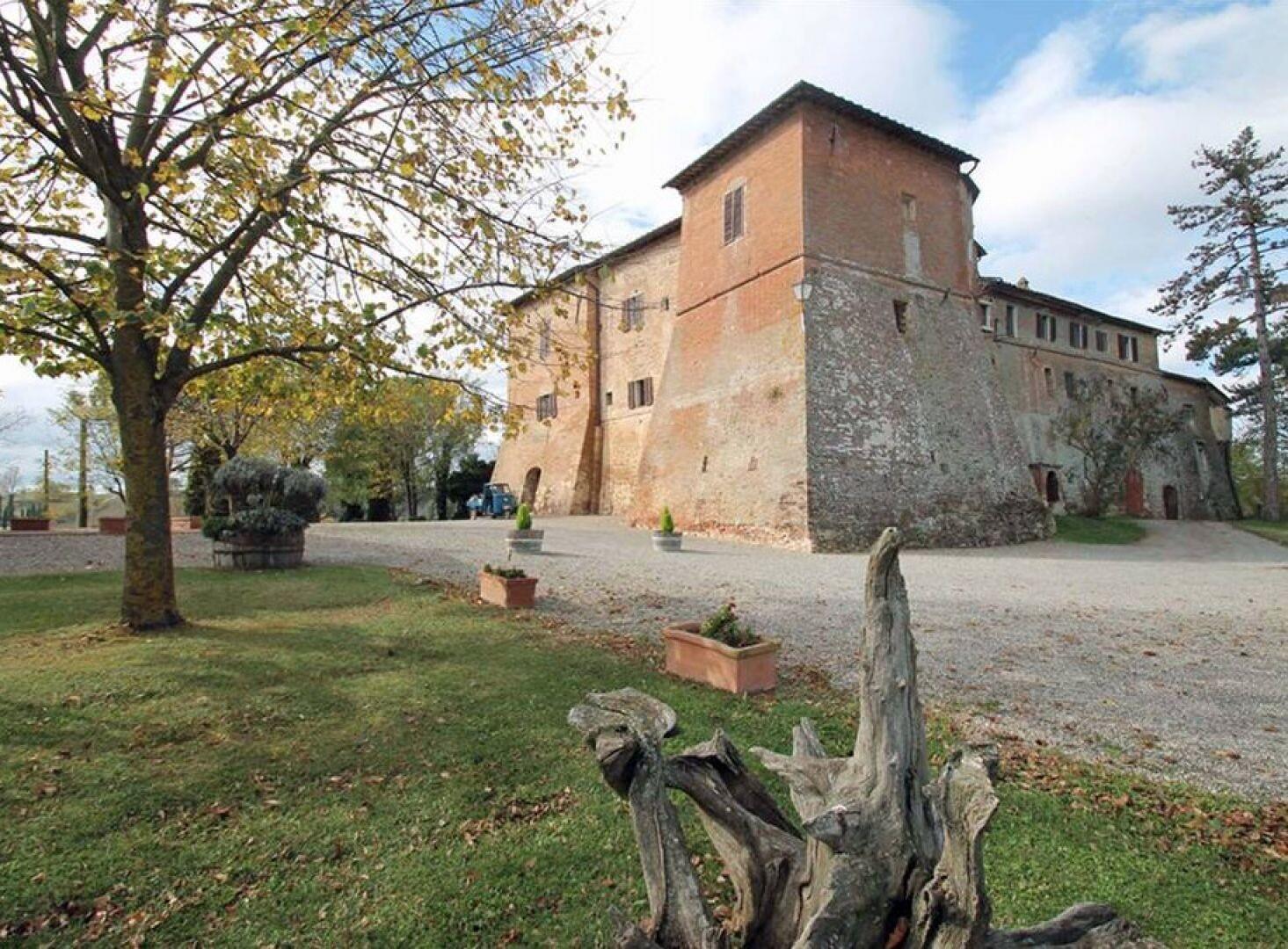Mill'anni Castle with pool, Siena - Tuscany