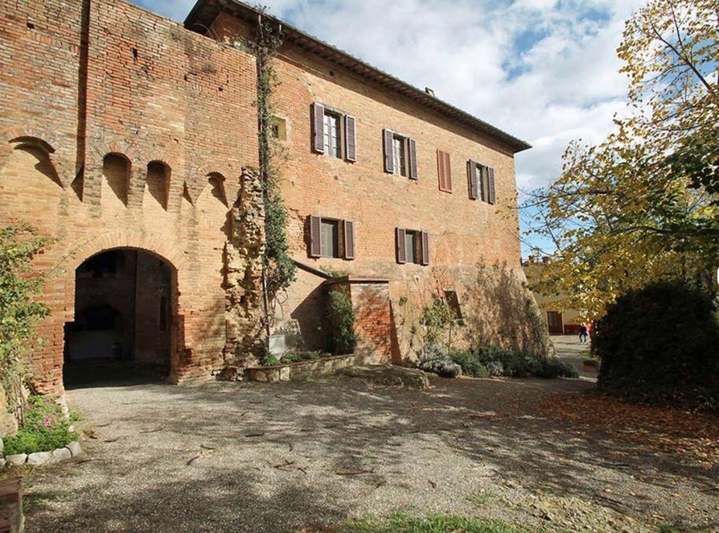 Mill'anni Castle with pool, Siena - Tuscany