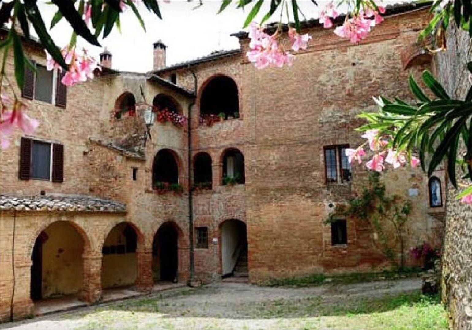 Mill'anni Castle with pool, Siena - Tuscany