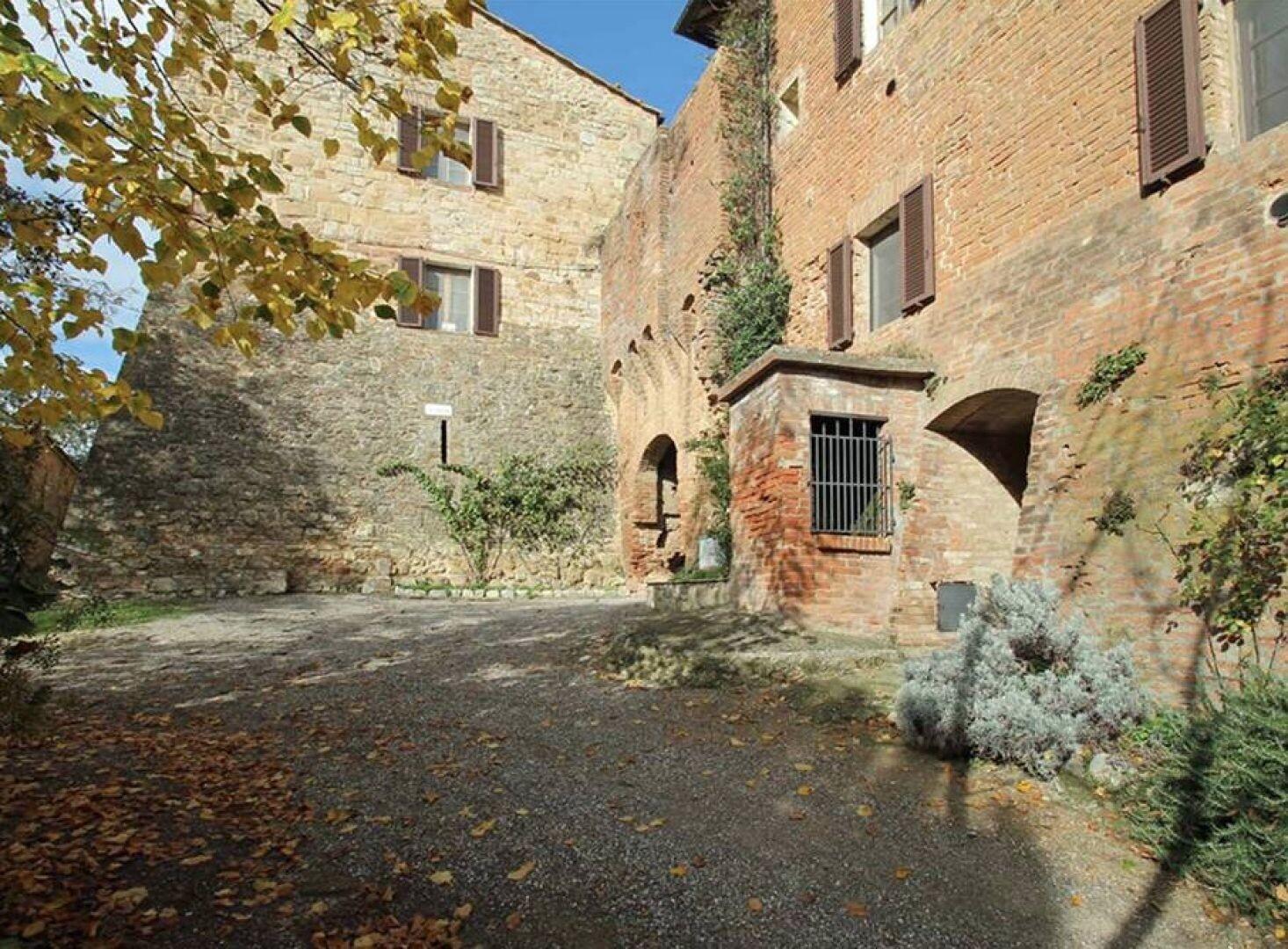 Mill'anni Castle with pool, Siena - Tuscany