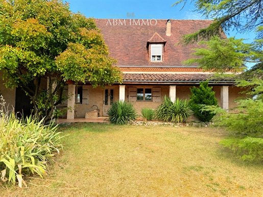 7 pièces 240 m² · à Naussannes · 240 m² · 335 000 €