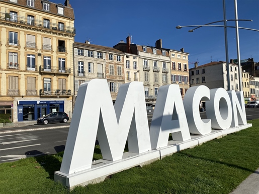 Local commercial 150 m² · à Mâcon · 150 m² · 295 000 €