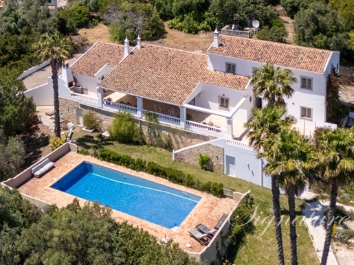 Charmante villa met 5 slaapkamers en panoramisch uitzicht op zee, in een rustige omgeving, in Poço G