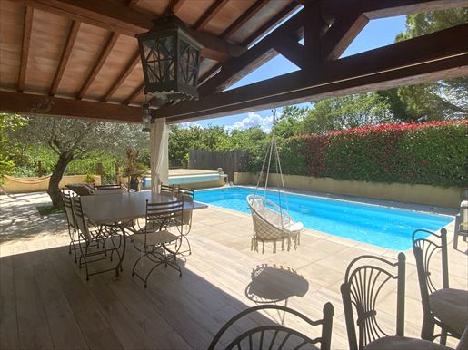 Maison 6 pièces 210 m² · à Uzès · 210 m² · 680 000 €