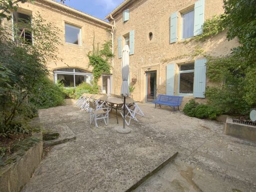Maison 9 pièces 404 m² · à Uzès · 404 m² · 815 000 €