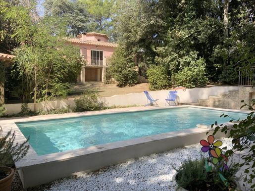Maison 7 pièces 170 m² · à Uzès · 170 m² · 572 000 €