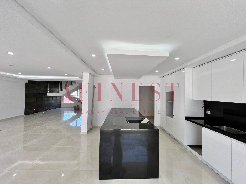 4 Bedroom Villa With Garden, Pool And Garage