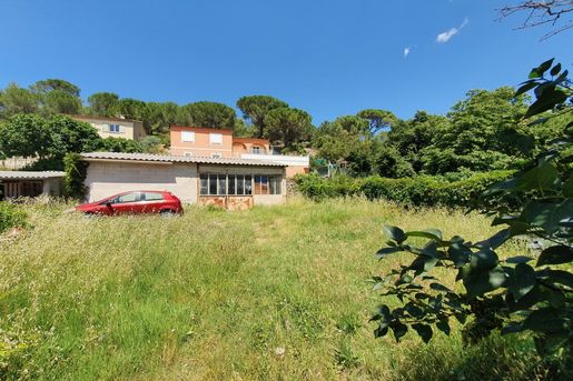 Terrain 261 m² · à Tourves · 115 000 €