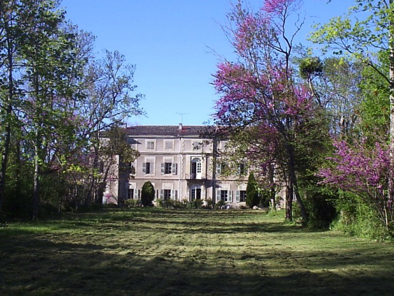 Casă, 1000 m², teren 2 m²
