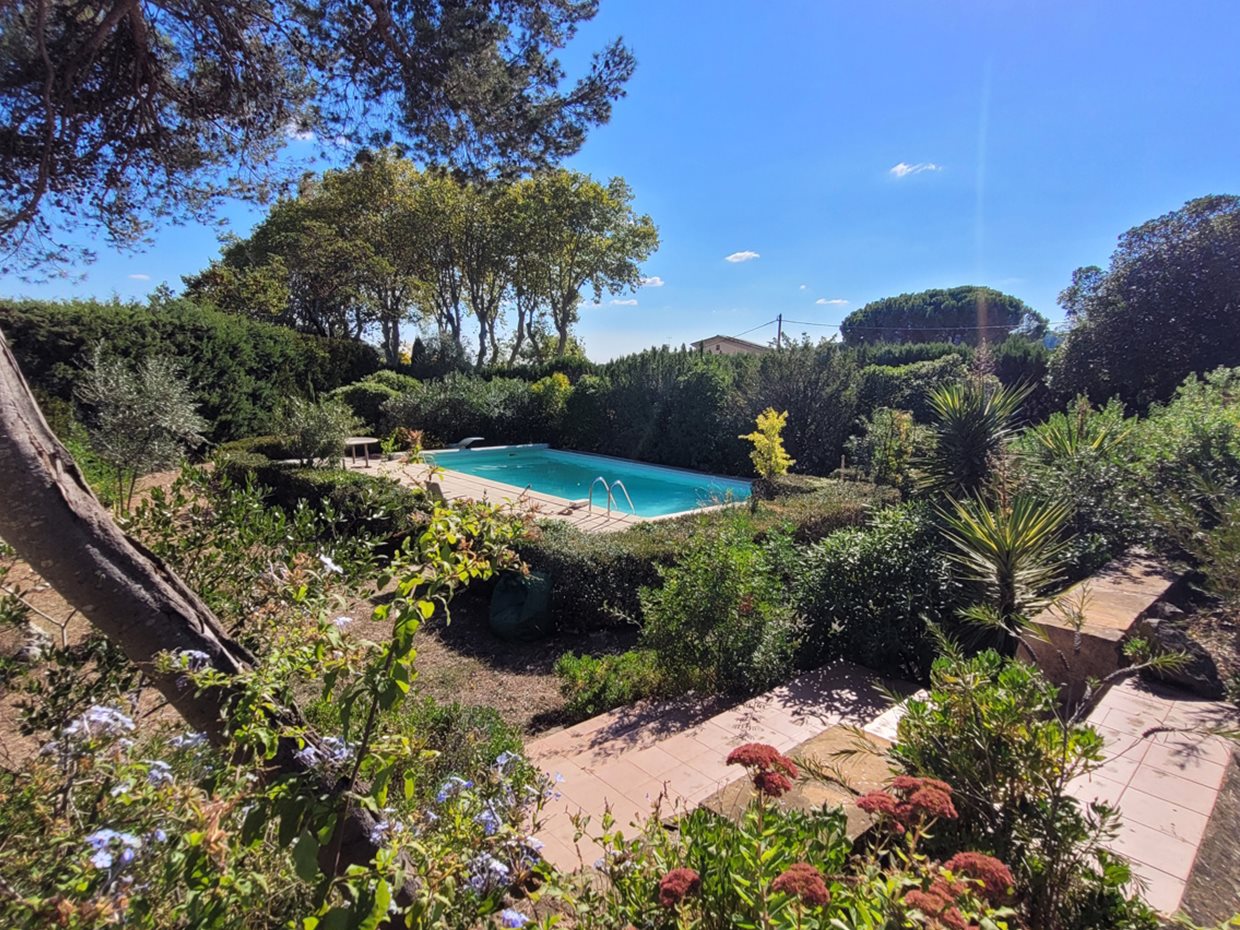 Maison à vendre, 370m², Roujan
