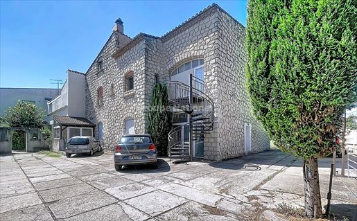 16 pièces 420 m² · à Arles · 420 m² · 750 000 €