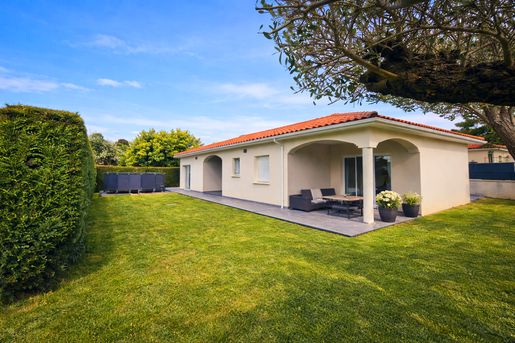 Maison 6 pièces 140 m² · à Anjou · 140 m² · 360 000 €