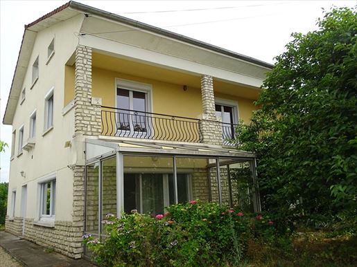 7 pièces 210 m² · à Montpon-Ménestérol · 210 m² · 169 500 €