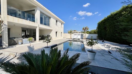 Maison 13 pièces 228 m² · à Bédarrides · 228 m² · 855 000 €