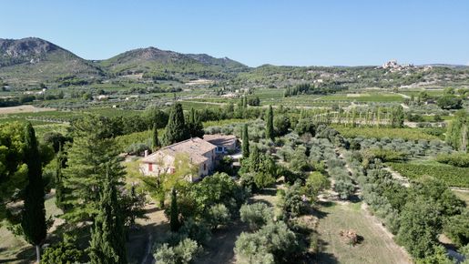 Maison 12 pièces 227 m² · à Caromb · 227 m² · 1 272 000 €