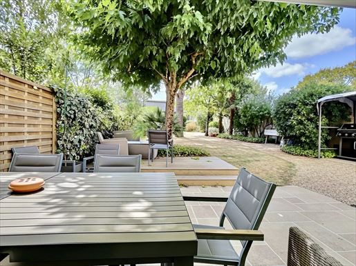 Maison 9 pièces 180 m² · à Saintes · 180 m² · 566 000 €
