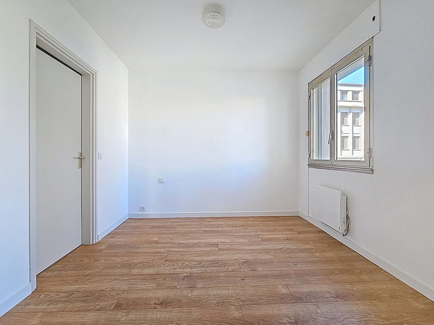 4/5 room apartment with parking and elevator in Avignon - Plus