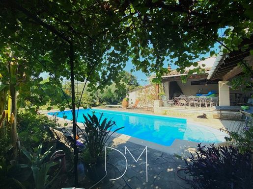 Maison 9 pièces 284 m² · à Cliousclat · 284 m² · 615 000 €