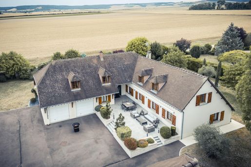 Maison 8 pièces 294 m² · à Saint-Pouange · 294 m² · 990 000 €