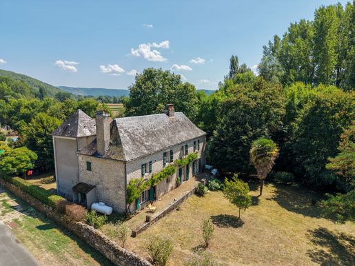 Maison 8 pièces 232 m² · à Carlux · 232 m² · 252 000 €