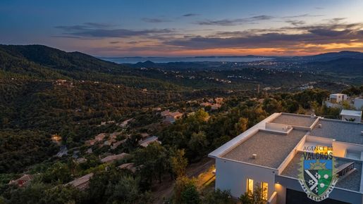 Terrain 152 m² · à La Londe-les-Maures · 152 m² · 1 100 000 €