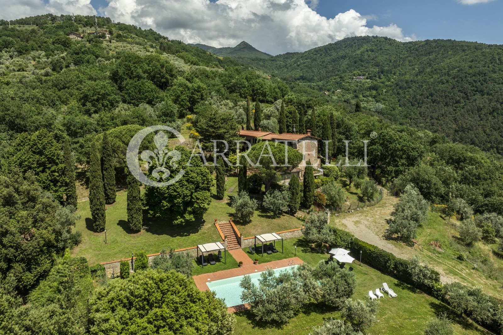 Rustic Tuscan country house with a detached annex, garden, olive grove and hillside pool – privacy and proximity to the village
