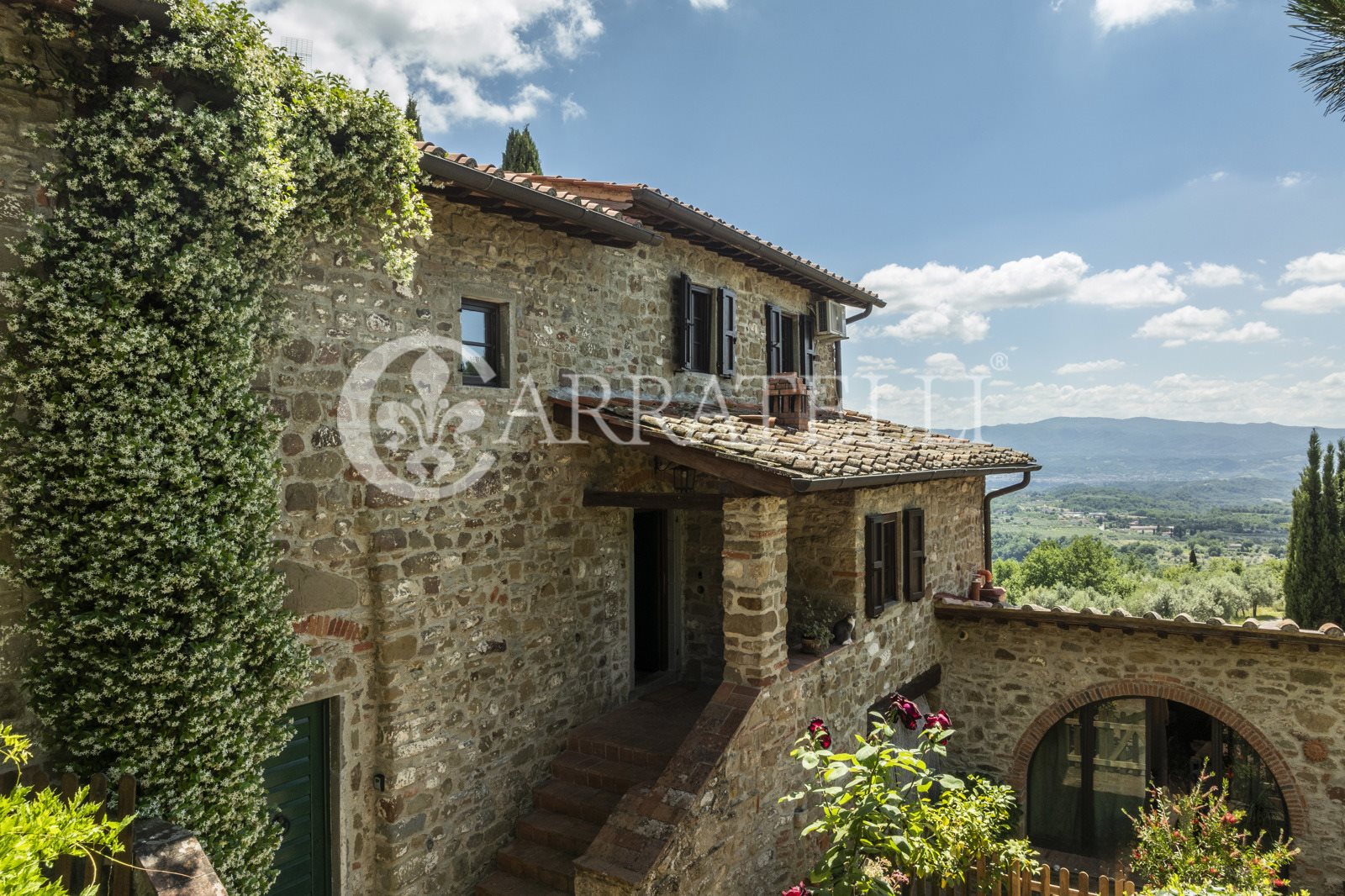 Rustic Tuscan country house with a detached annex, garden, olive grove and hillside pool – privacy and proximity to the village