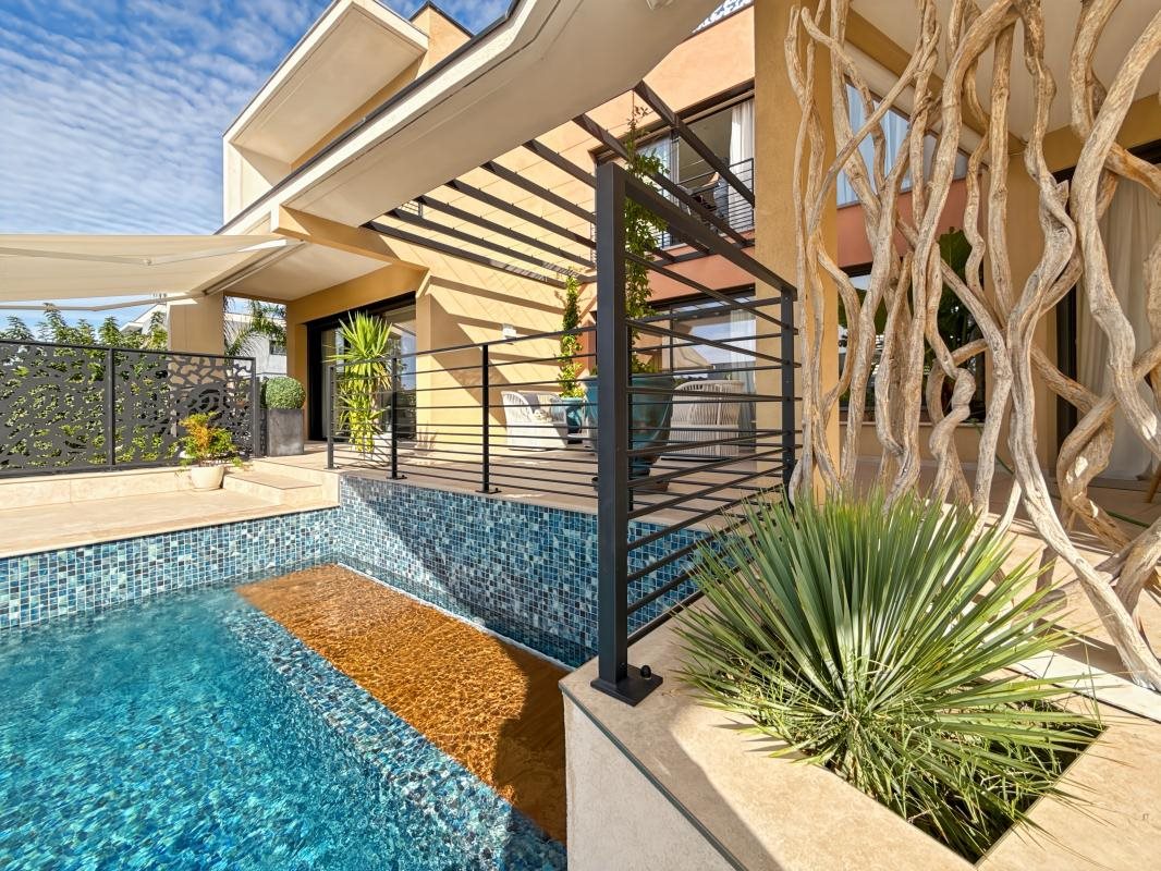 Maison à vendre, 311m², Saint-Raphaël
