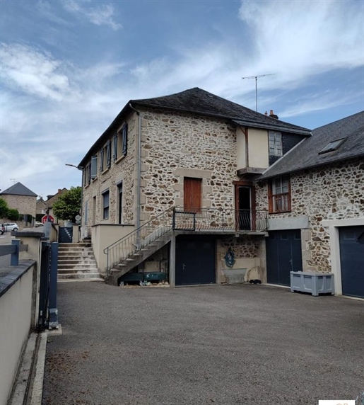 5 pièces 122 m² · à Chamberet · 122 m² · 65 000 €