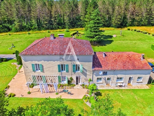 Maison 12 pièces 263 m² · à Blanquefort-sur-Briolance · 263 m² · 264 000 €